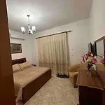 بيت للعطل Bright, Spacious In The Heart Of Gjirokastër