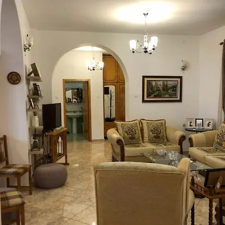 Bright, Spacious In The Heart Of Feriehus Gjirokastër