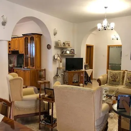 Bright, Spacious In The Heart Of Holiday home