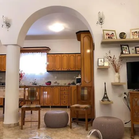 Feriehus Bright, Spacious In The Heart Of Gjirokastër