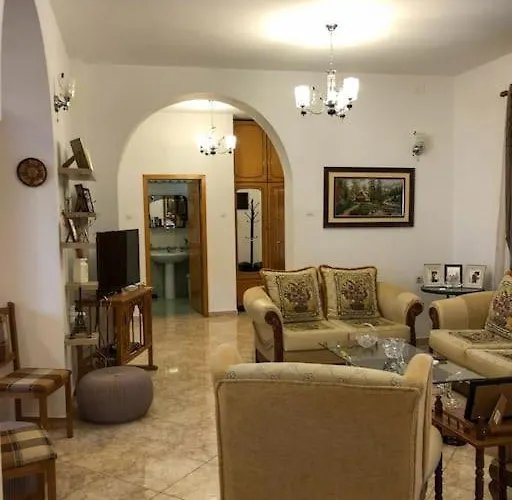 Bright, Spacious In The Heart Of Feriehus Gjirokastër