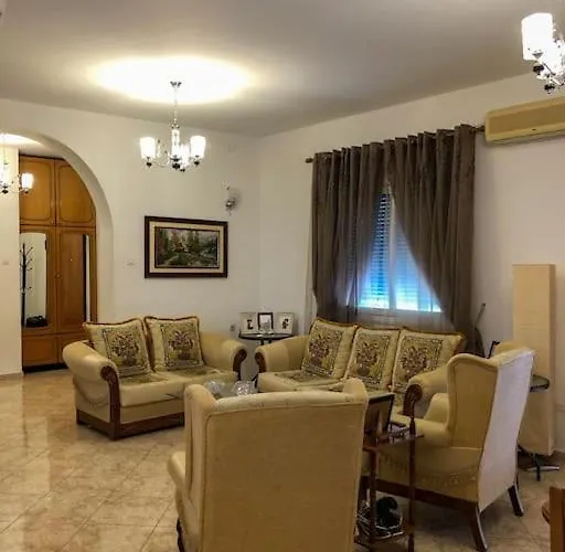 Bright, Spacious In The Heart Of Feriehus Gjirokastër
