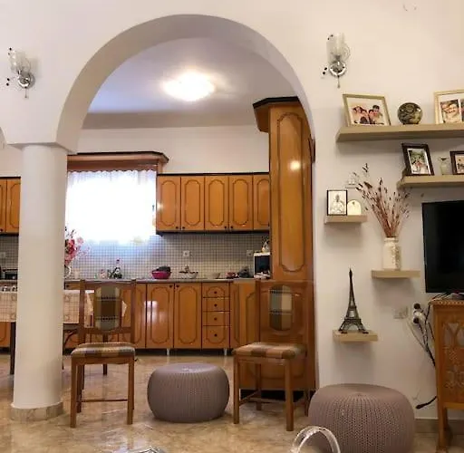 Feriehus Bright, Spacious In The Heart Of Gjirokastër